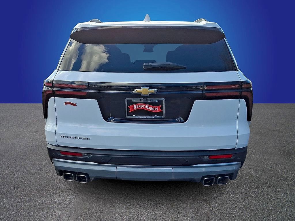 Used 2025 Chevrolet Traverse LT image 5