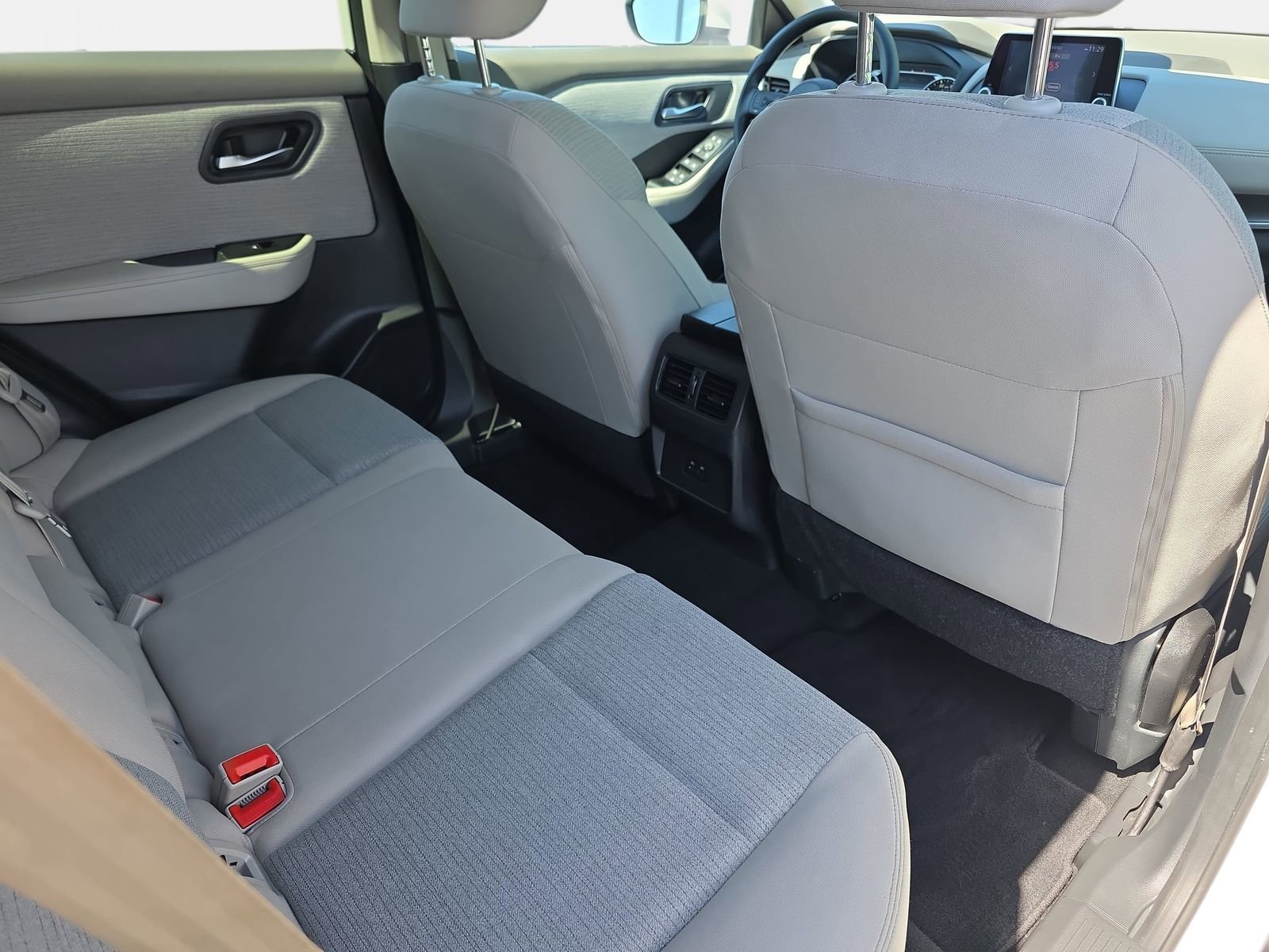 Used 2023 Nissan Rogue SV FWD image 11