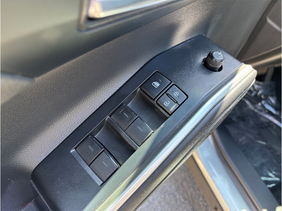 Used 2021 Toyota Highlander XLE AWD/4WD image 21
