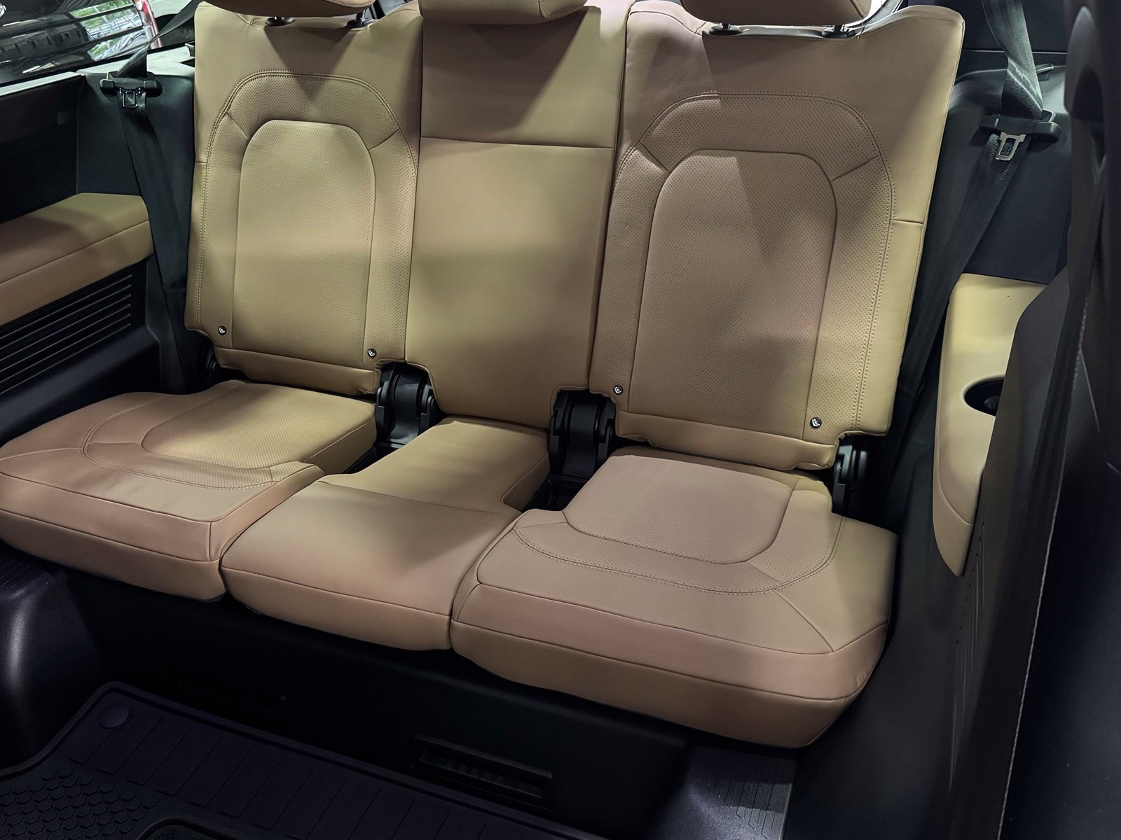 New 2026 Land Rover Defender 130 X-Dynamic SE AWD/4WD image 40