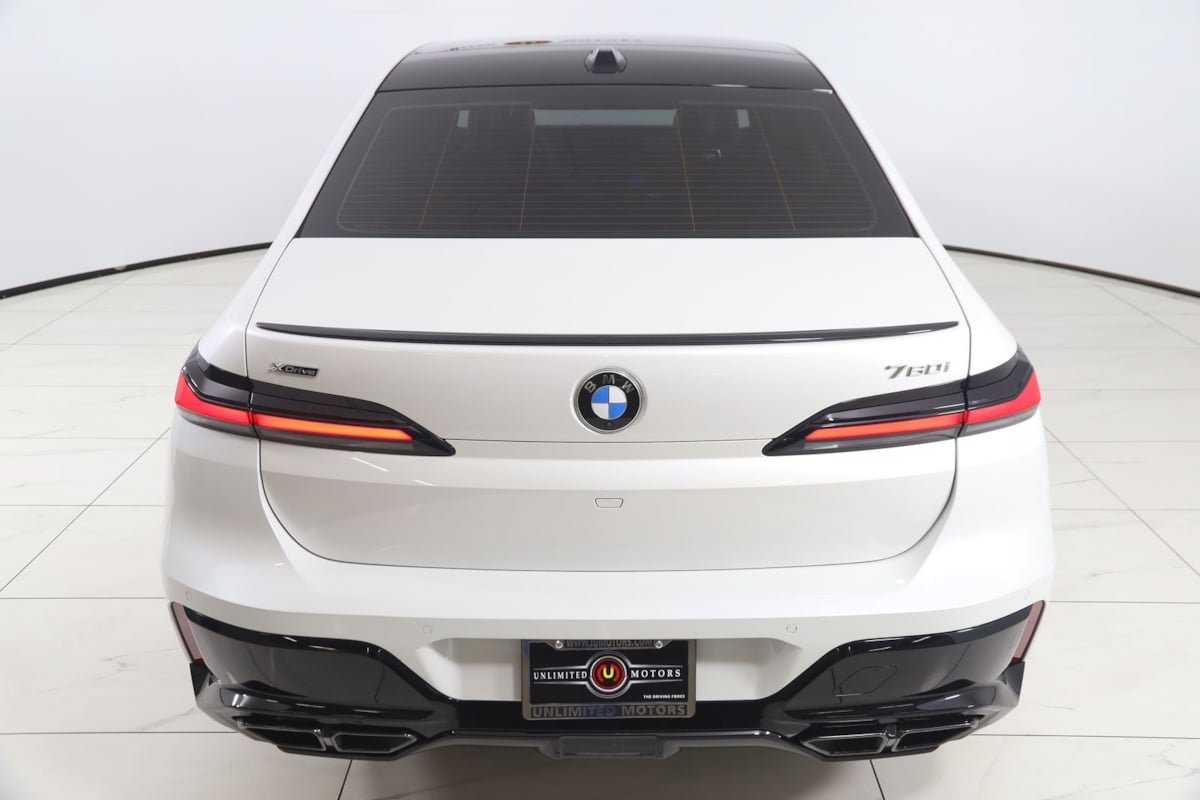 Used 2025 BMW 760i xDrive AWD/4WD image 70