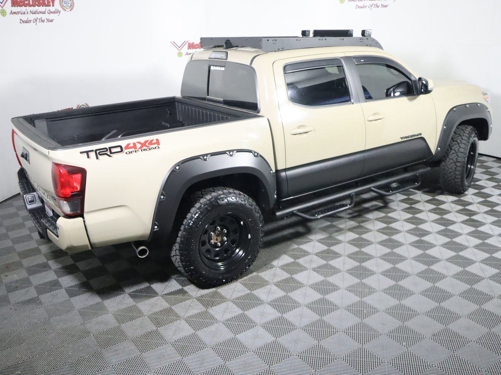Used 2019 Toyota Tacoma TRD Off-Road w/ Technology Package AWD/4WD image 5