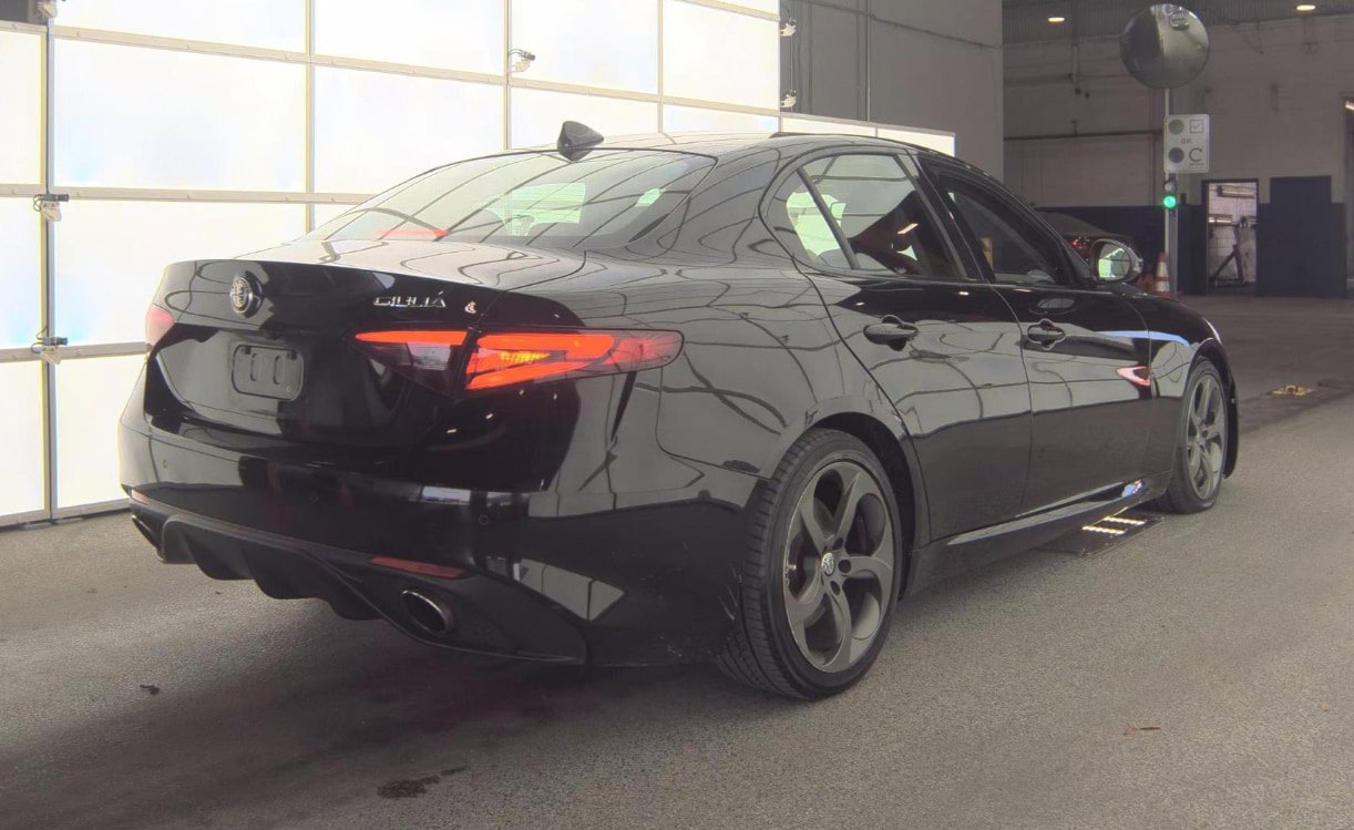 Used 2019 Alfa Romeo Giulia w/ Quick Order Package 22K Sport RWD image 5