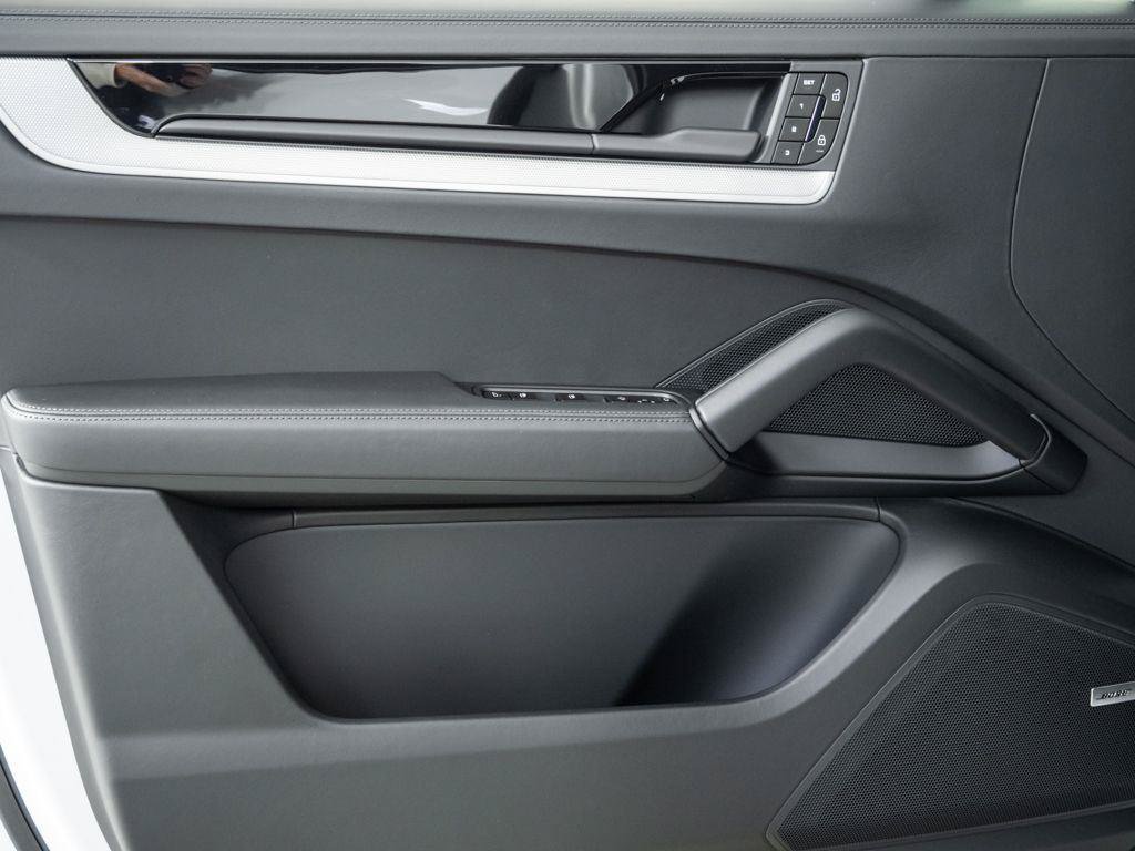 New 2026 Porsche Cayenne AWD/4WD image 6