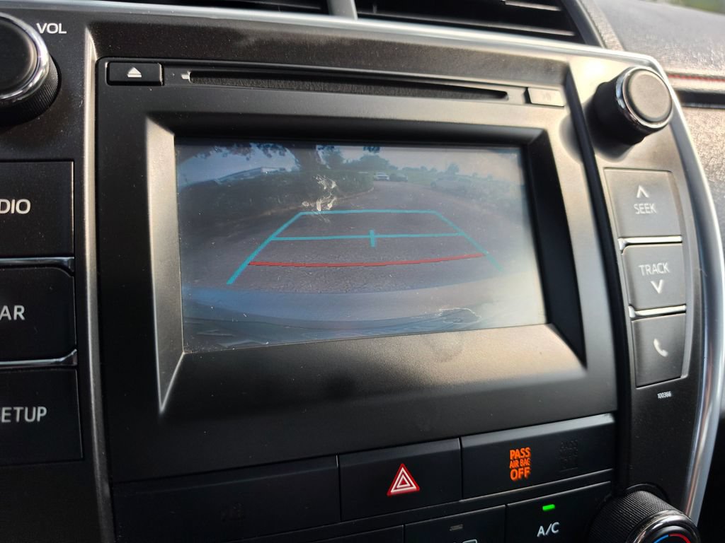 Used 2015 Toyota Camry SE FWD image 25