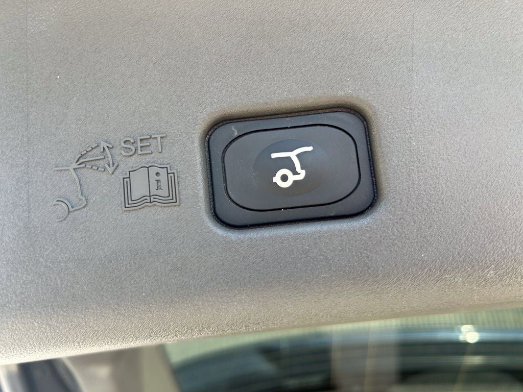 Used 2025 Lincoln Nautilus Reserve AWD/4WD image 17