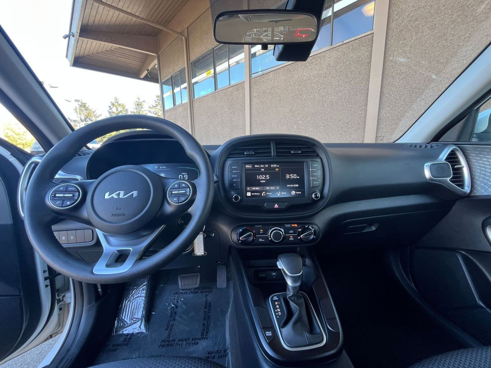 Used 2025 Kia Soul LX w/ LX Technology Package FWD image 33