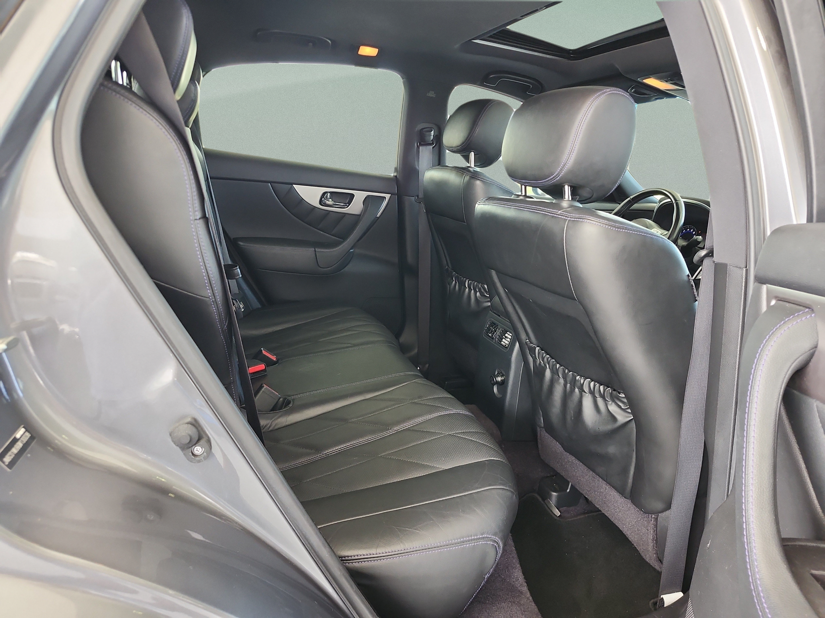 Used 2016 INFINITI QX70 2WD w/ Premium Package image 18