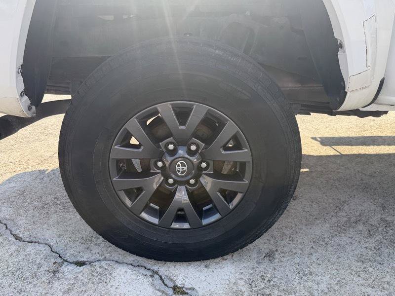 Used 2021 Toyota Tacoma SR5 RWD image 11