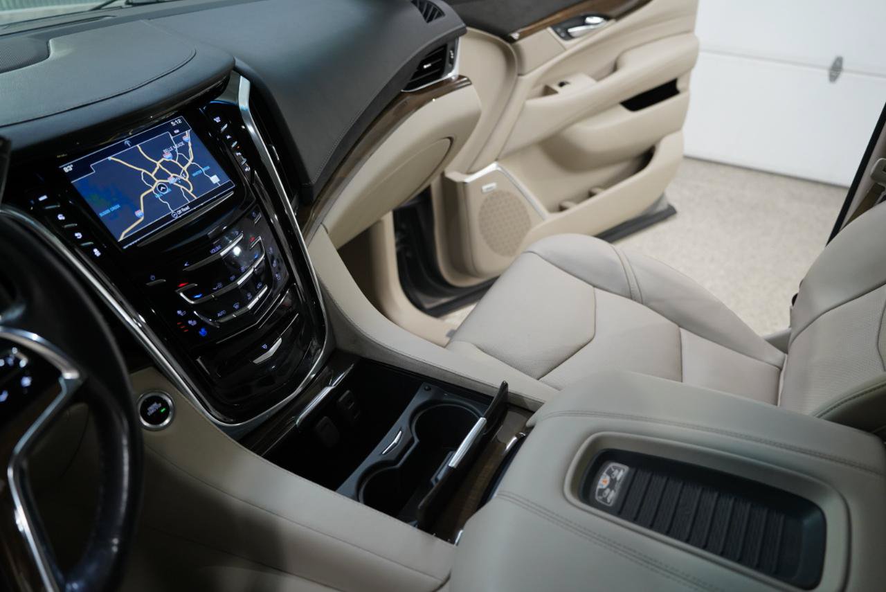 Used 2019 Cadillac Escalade Premium Luxury w/ LPO, Radiant Package AWD/4WD image 18