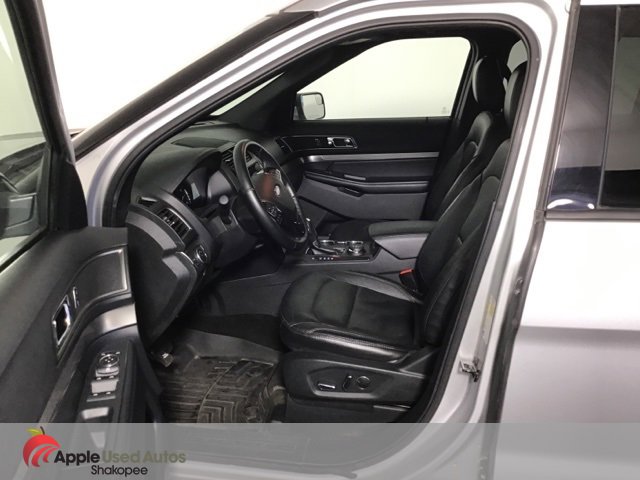 Used 2018 Ford Explorer XLT w/ Equipment Group 202A image 9