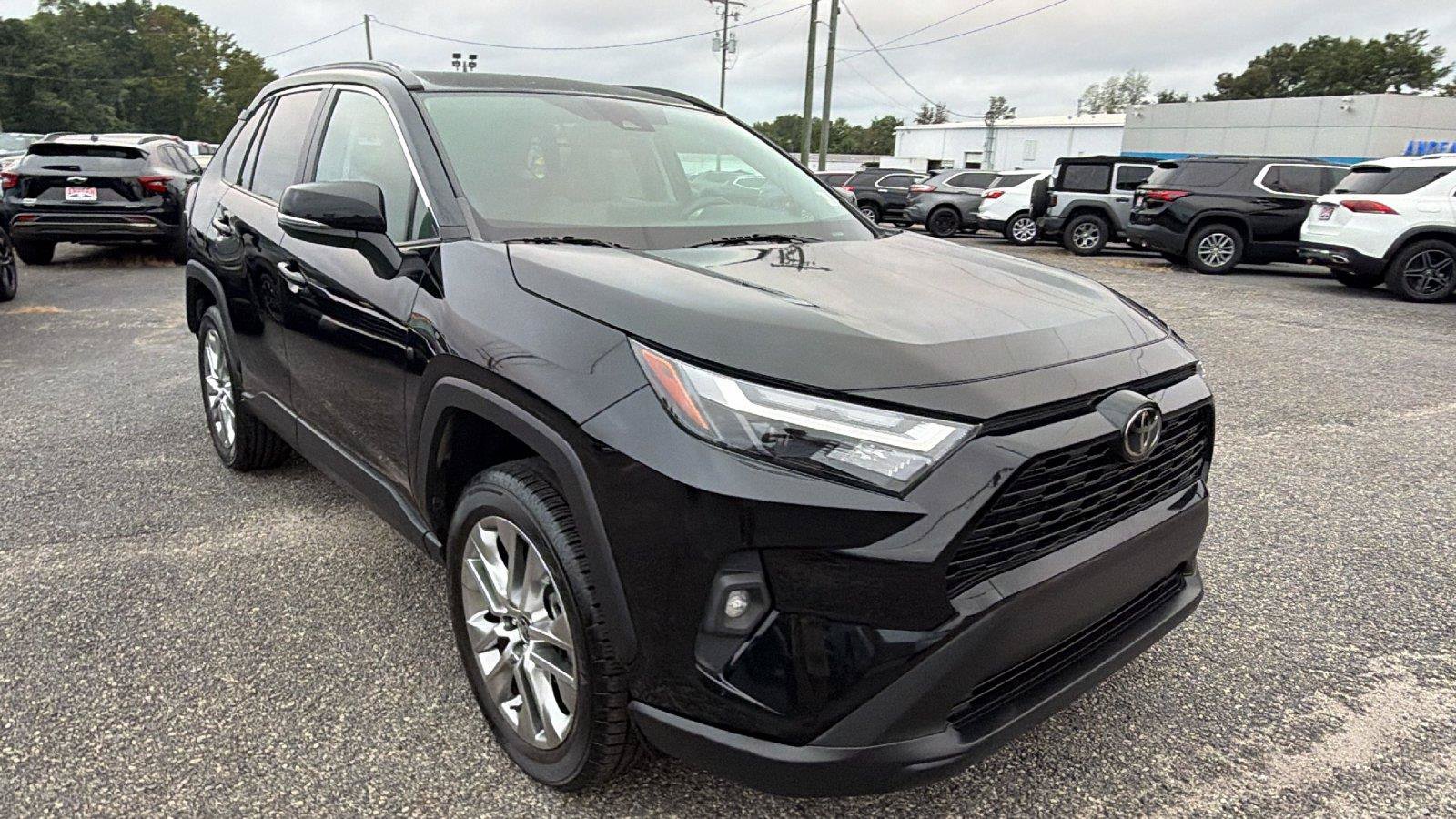Used 2023 Toyota RAV4 XLE Premium AWD/4WD image 7