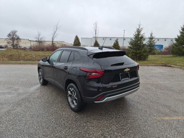 Used 2025 Chevrolet Trax LT w/ Driver Confidence Package image 9