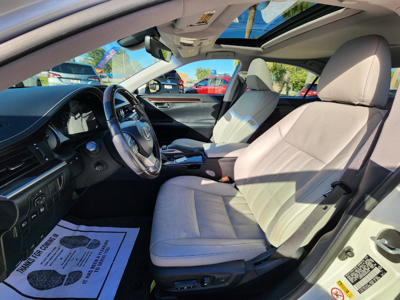 Used 2016 Lexus ES 350 w/ Luxury Package w/Wood Trim image 10