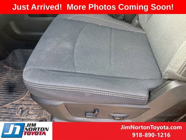 Used 2023 RAM 2500 Big Horn w/ Night Edition AWD/4WD image 9
