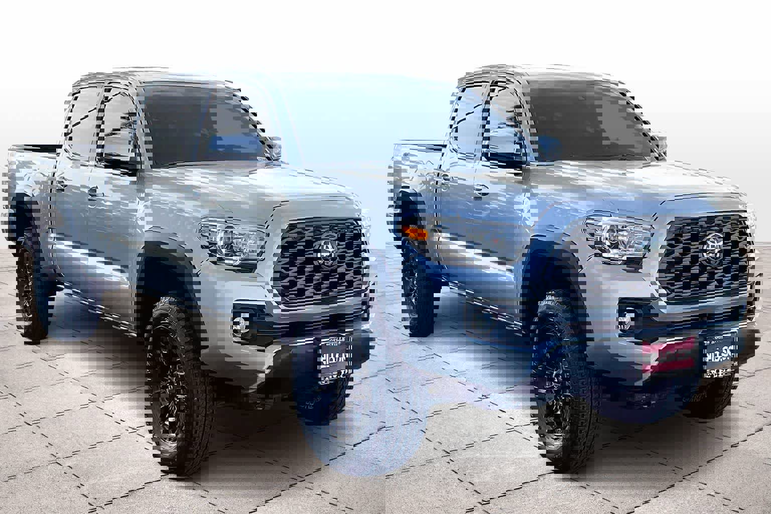 Used 2022 Toyota Tacoma TRD Off-Road image 2