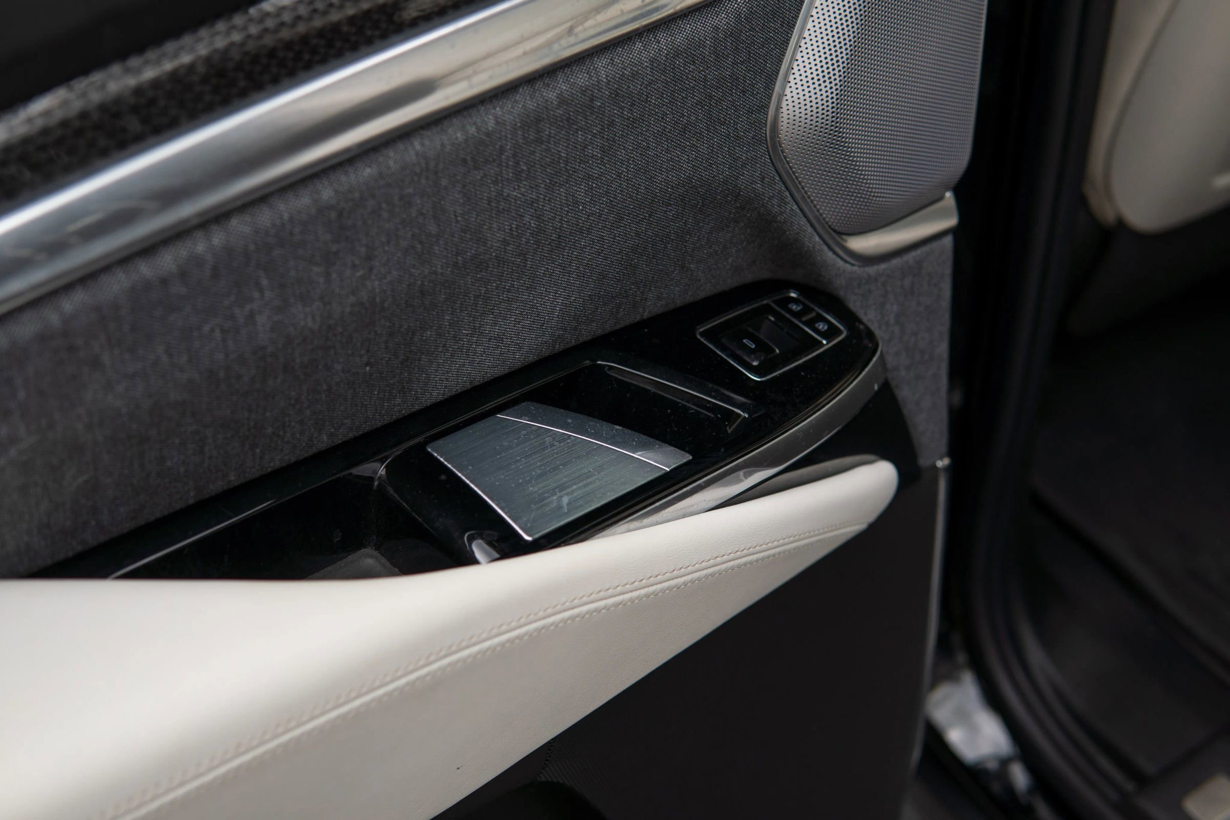 Used 2025 Cadillac Escalade V w/ LPO, Floor Liner Package image 32