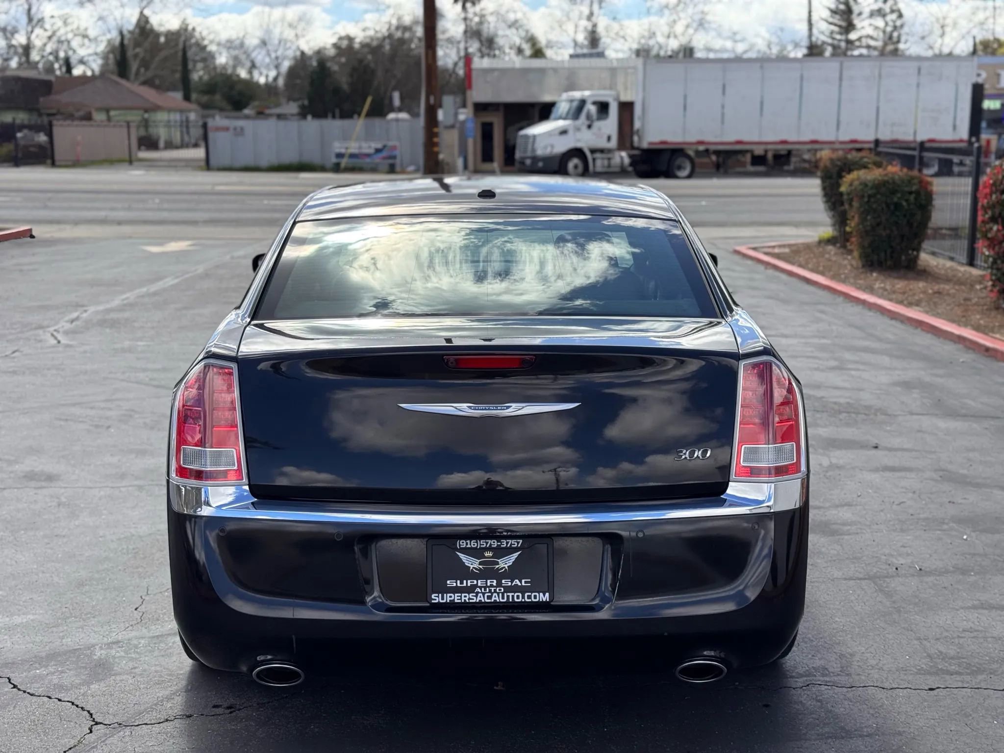 Used 2014 Chrysler 300 C w/ Driver Convenience Group RWD image 6