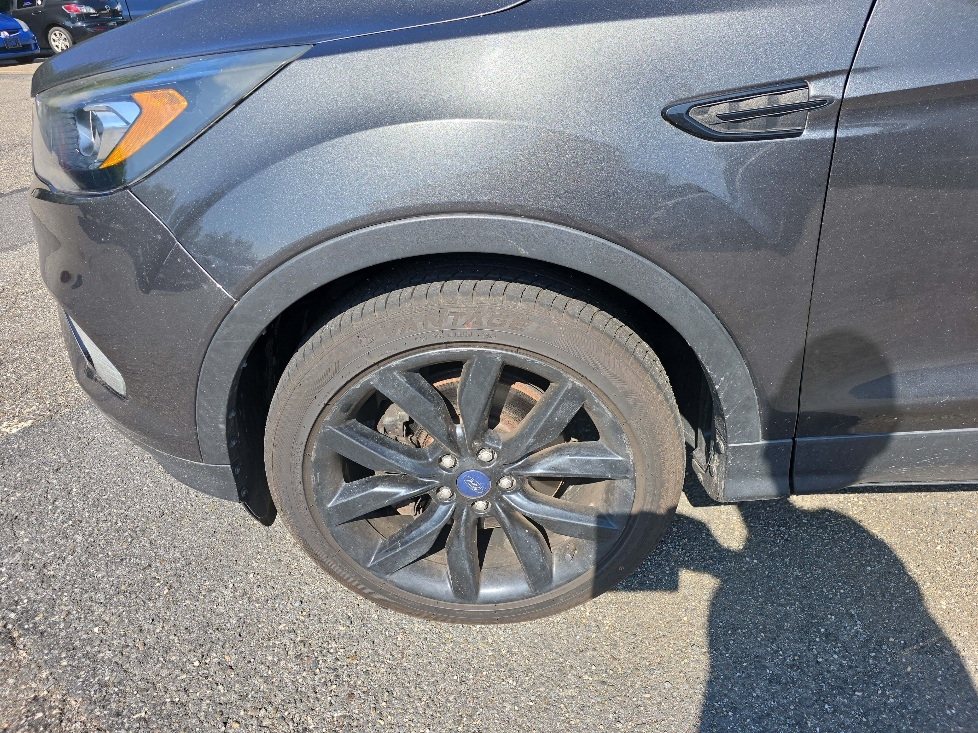 Used 2018 Ford Escape SE w/ SE Sport Appearance Package AWD/4WD image 11