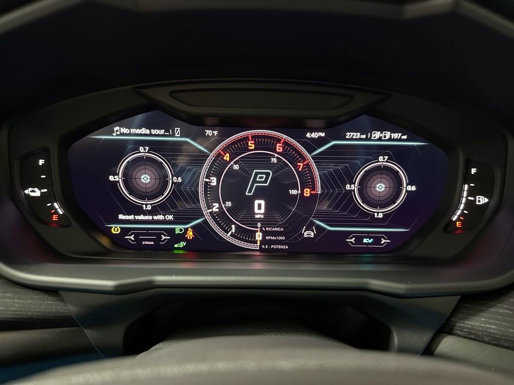 Used 2025 Lamborghini Urus SE image 34