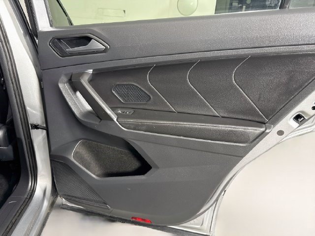 Used 2022 Volkswagen Tiguan SE R-Line FWD image 27