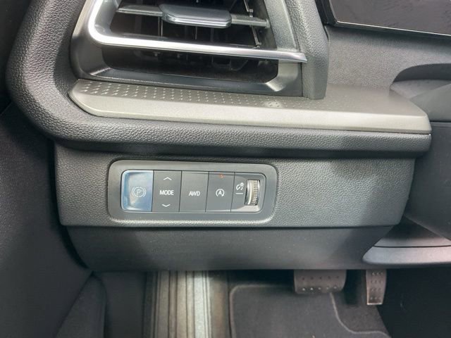 Used 2025 Chevrolet Traverse LT w/ Sun and Wheel Package image 23