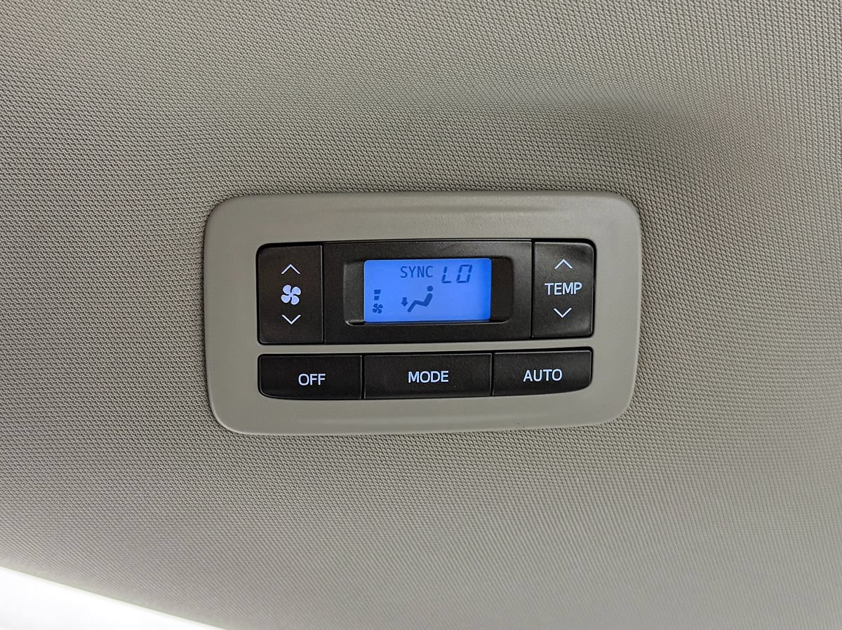 Used 2019 Toyota Sienna L FWD image 21