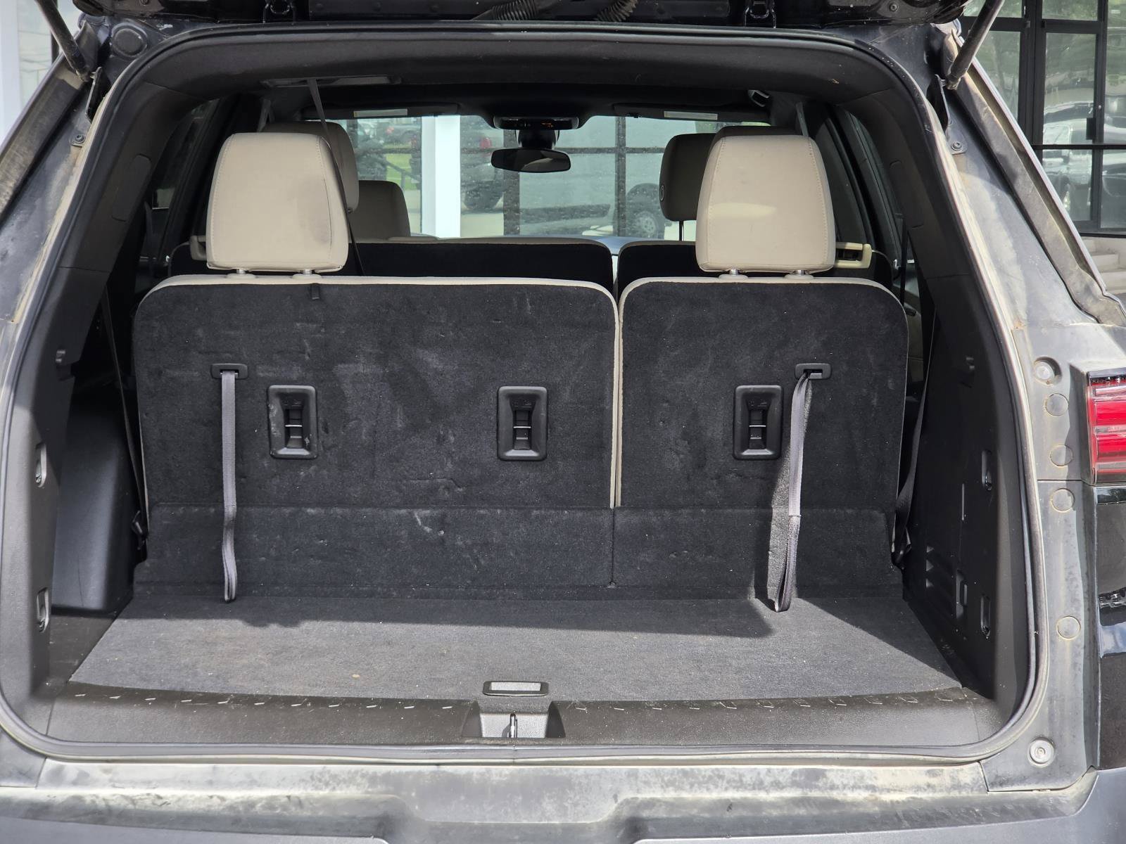 Used 2023 Chevrolet Traverse LS FWD image 8