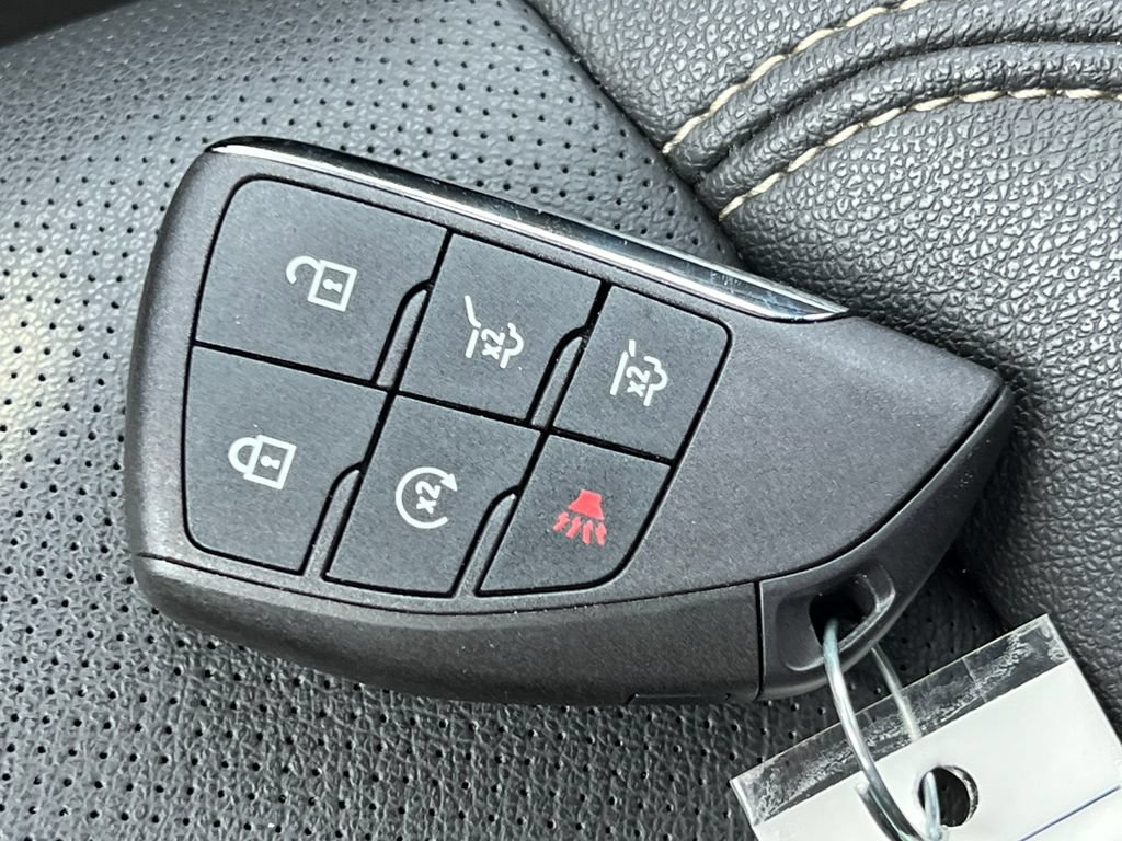 Used 2025 Chevrolet Suburban Premier AWD/4WD image 38
