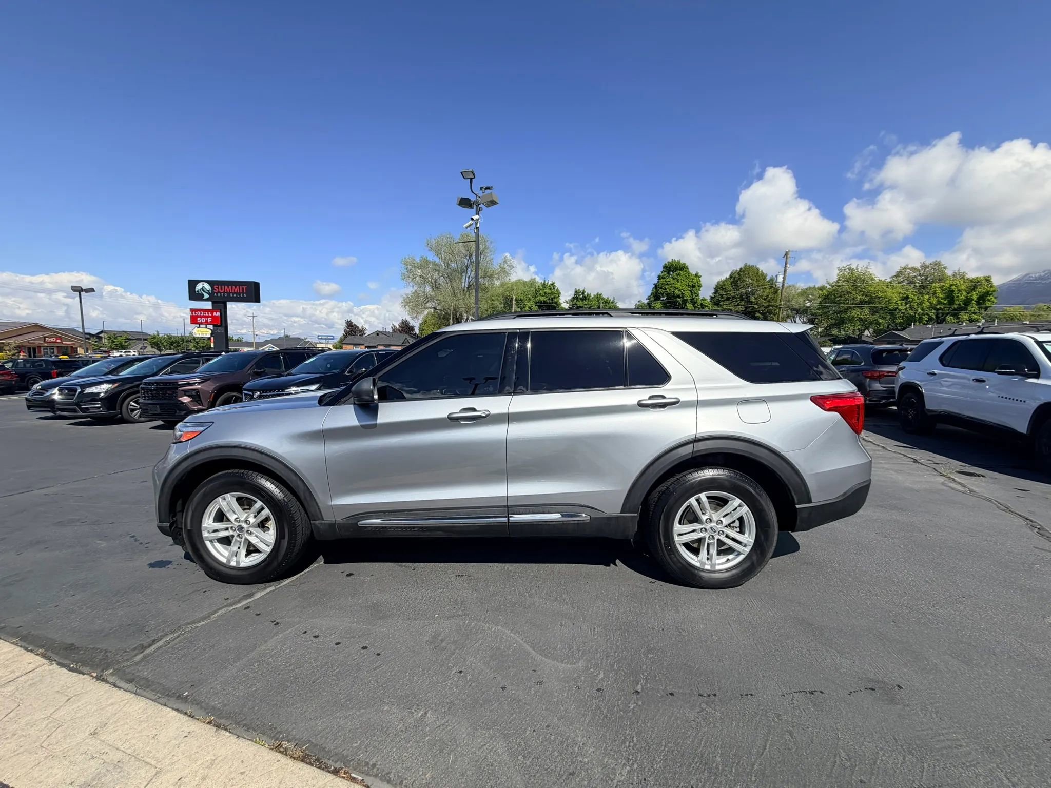 Used 2020 Ford Explorer XLT w/ Equipment Group 202A AWD/4WD image 7