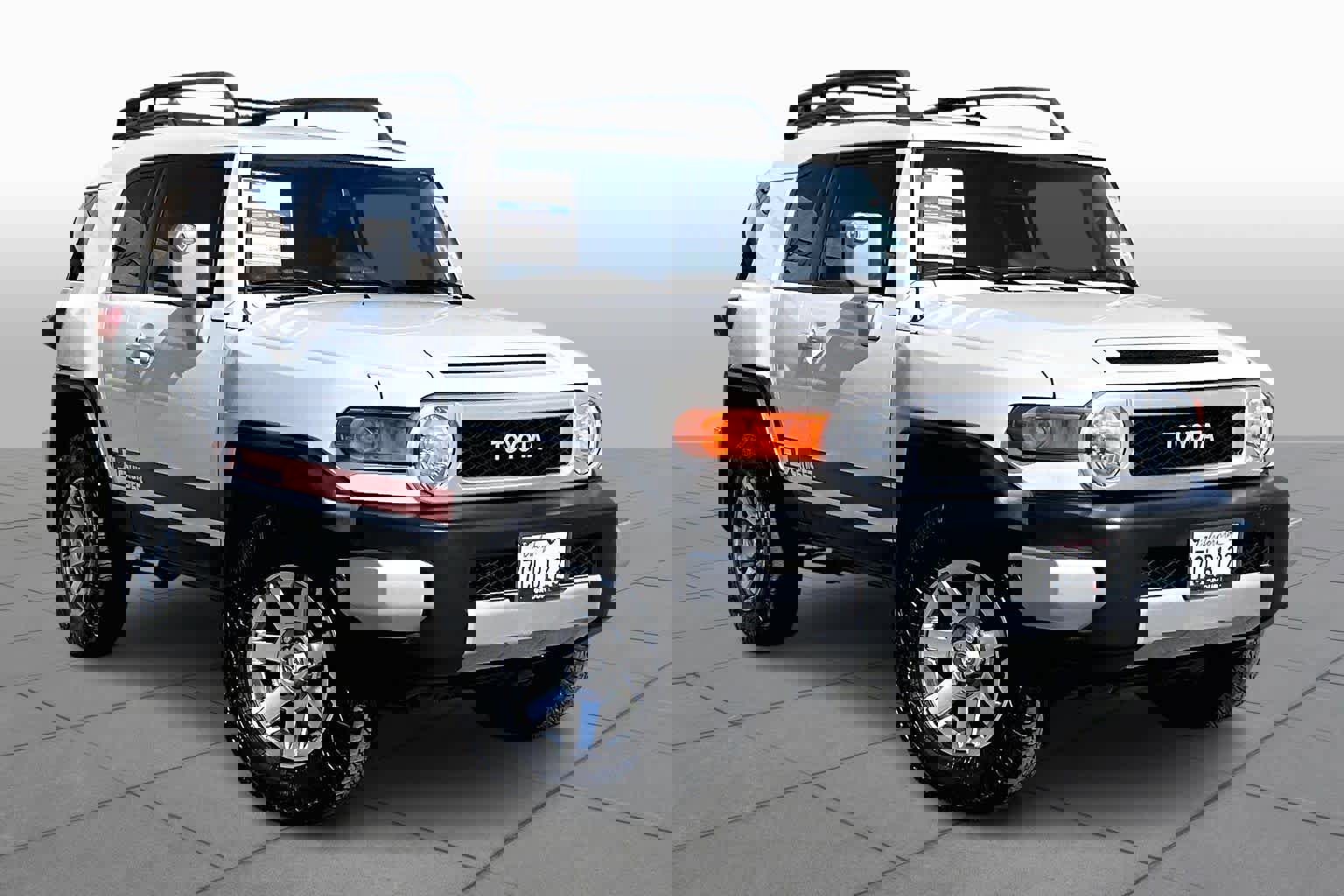 Used 2014 Toyota FJ Cruiser 4WD w/ Upgrade Package image 2