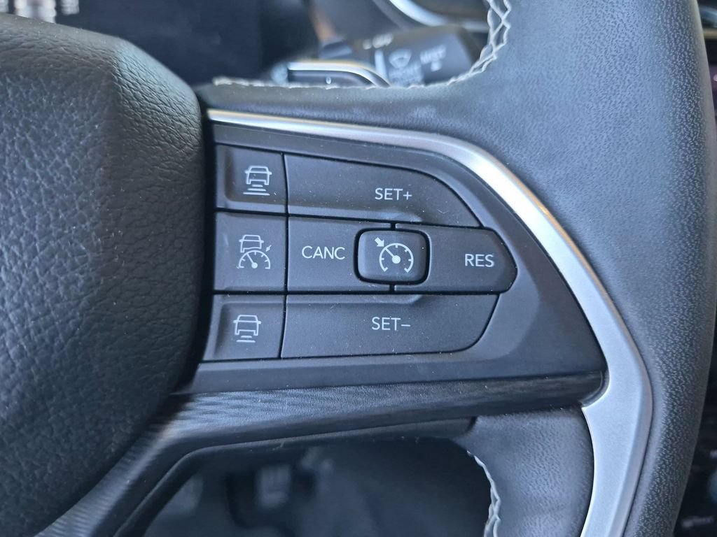Used 2024 Jeep Grand Cherokee Laredo X AWD/4WD image 23