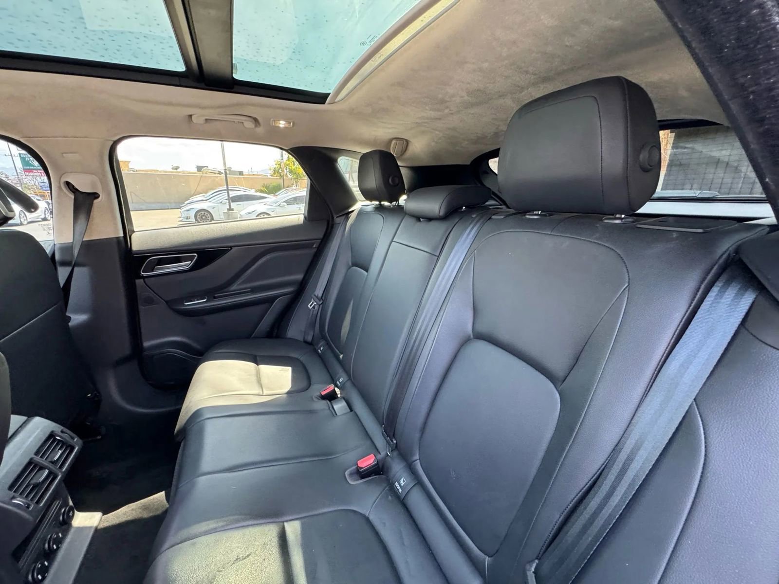 Used 2020 Jaguar F-PACE Premium image 30