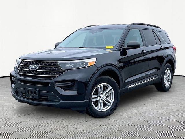 Used 2023 Ford Explorer XLT image 3