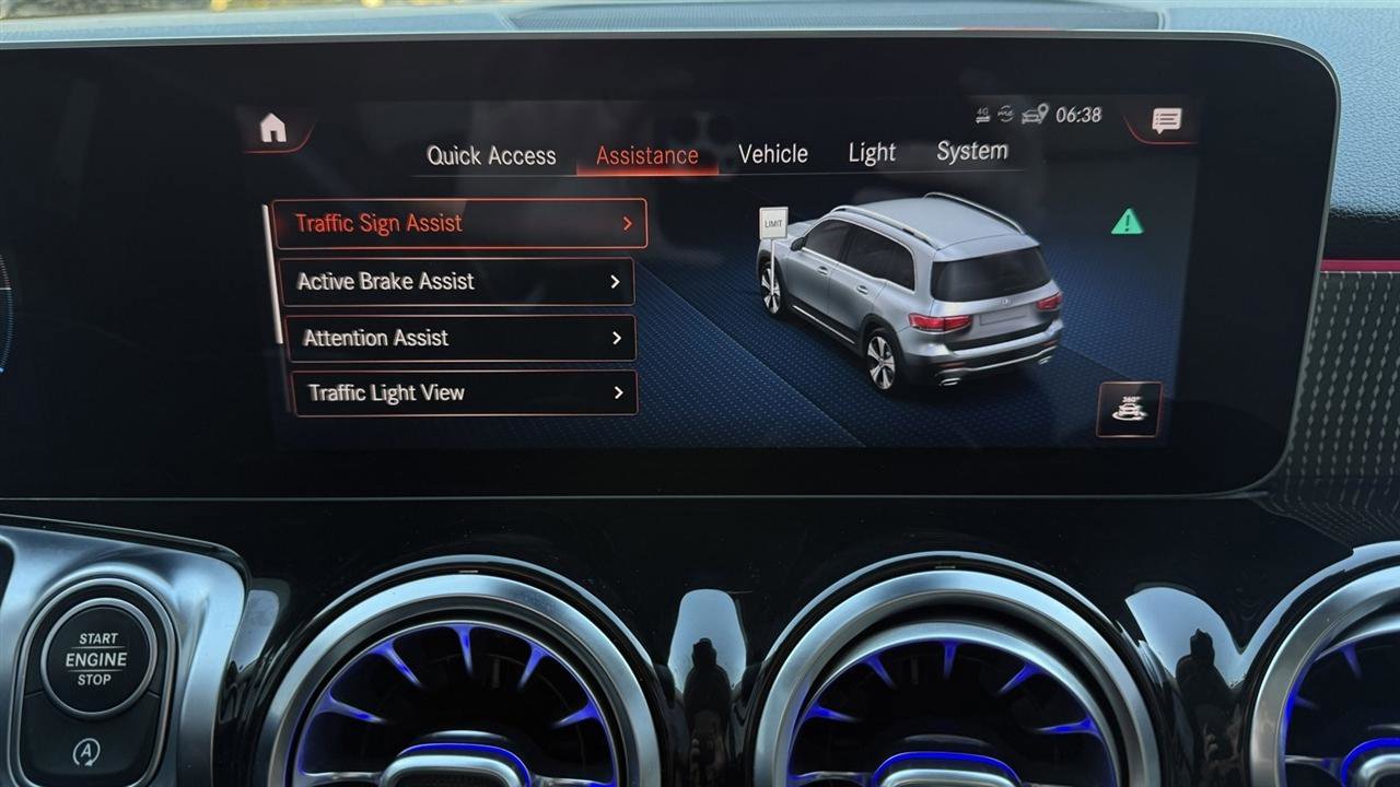 Used 2021 Mercedes-Benz GLB 250 4MATIC w/ Premium Package image 62
