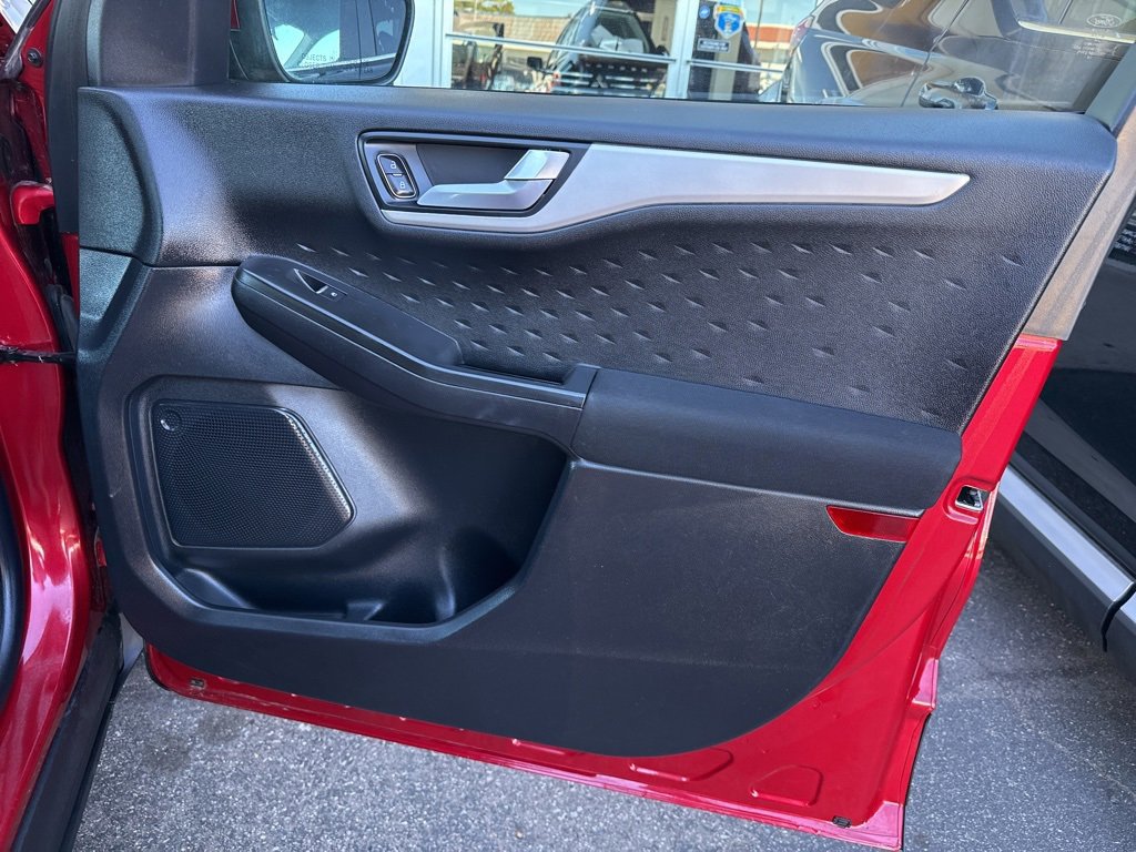 Used 2020 Ford Escape SE image 31