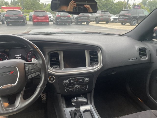 Used 2017 Dodge Charger R/T RWD image 9