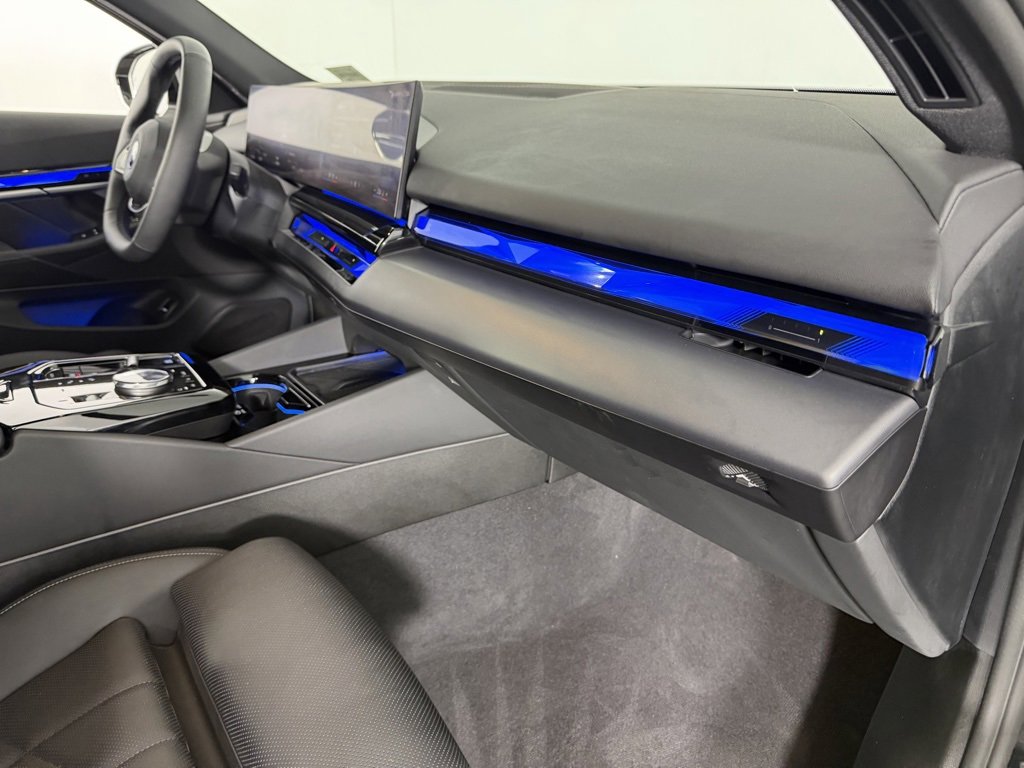 Used 2025 BMW i5 xDrive40 w/ Premium Package image 33