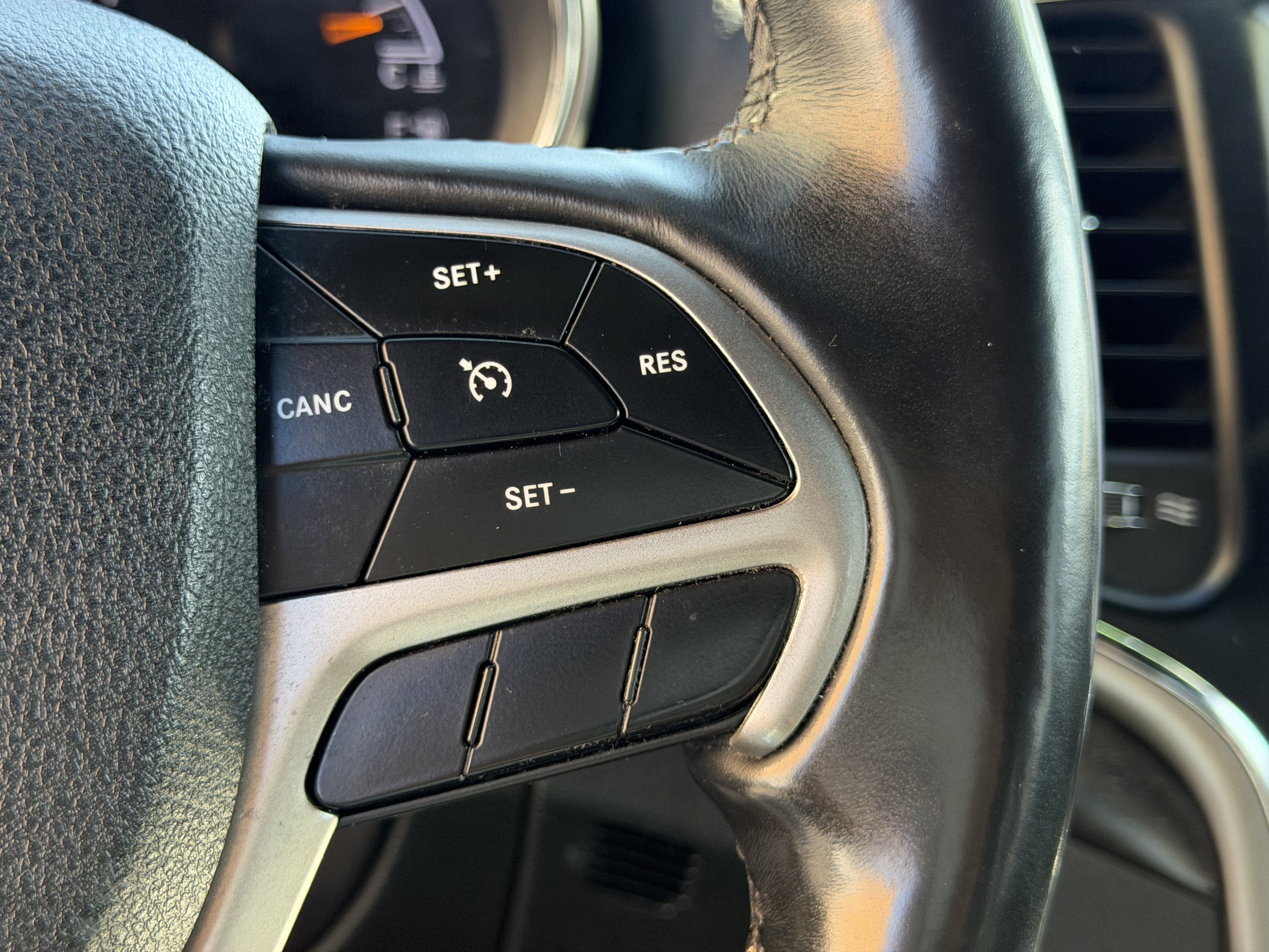Used 2018 Jeep Grand Cherokee Altitude AWD/4WD image 22
