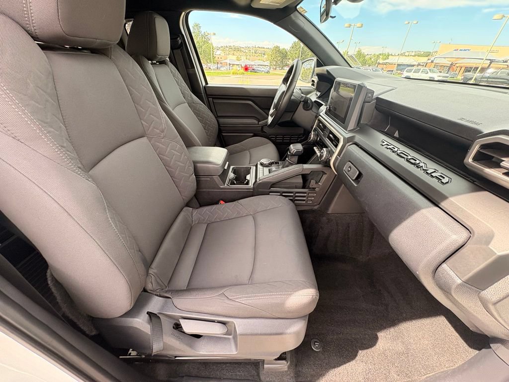 Used 2025 Toyota Tacoma SR AWD/4WD image 31