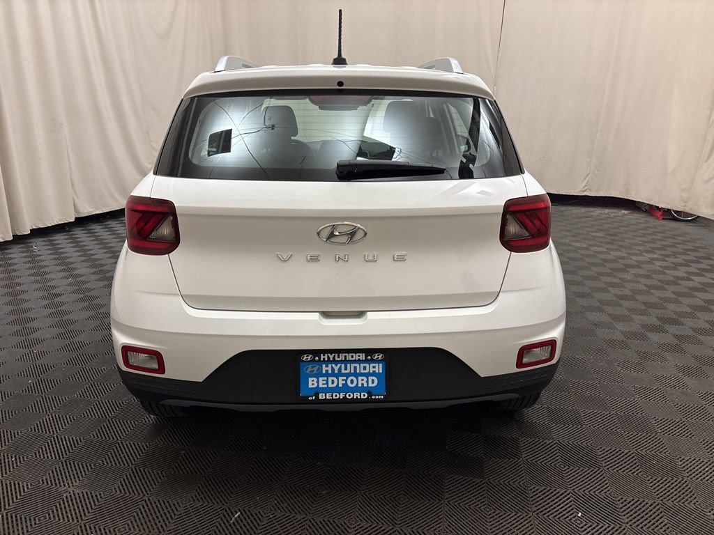Certified 2025 Hyundai Venue SEL image 6