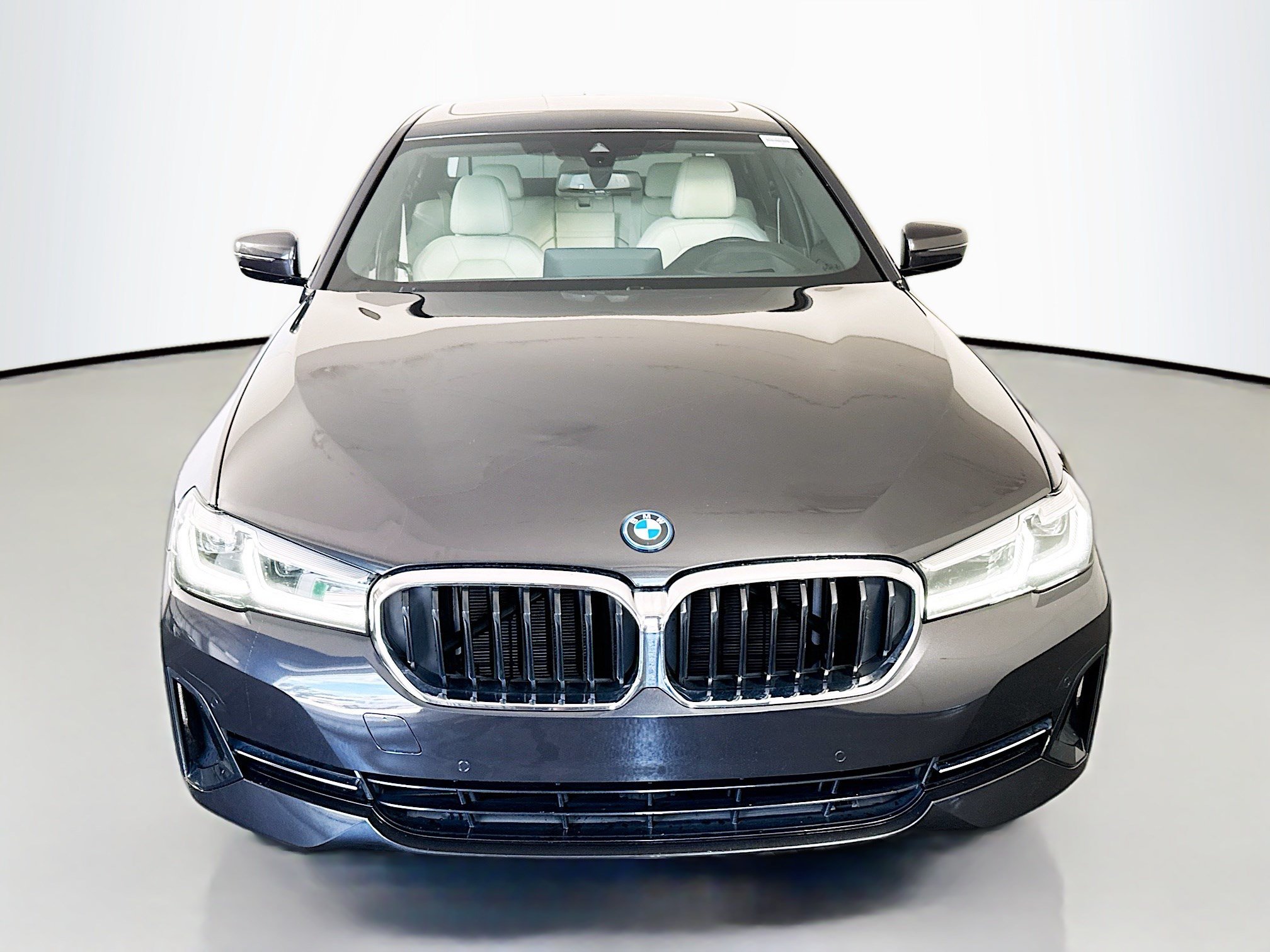 Used 2023 BMW 530e w/ Executive Package RWD image 2