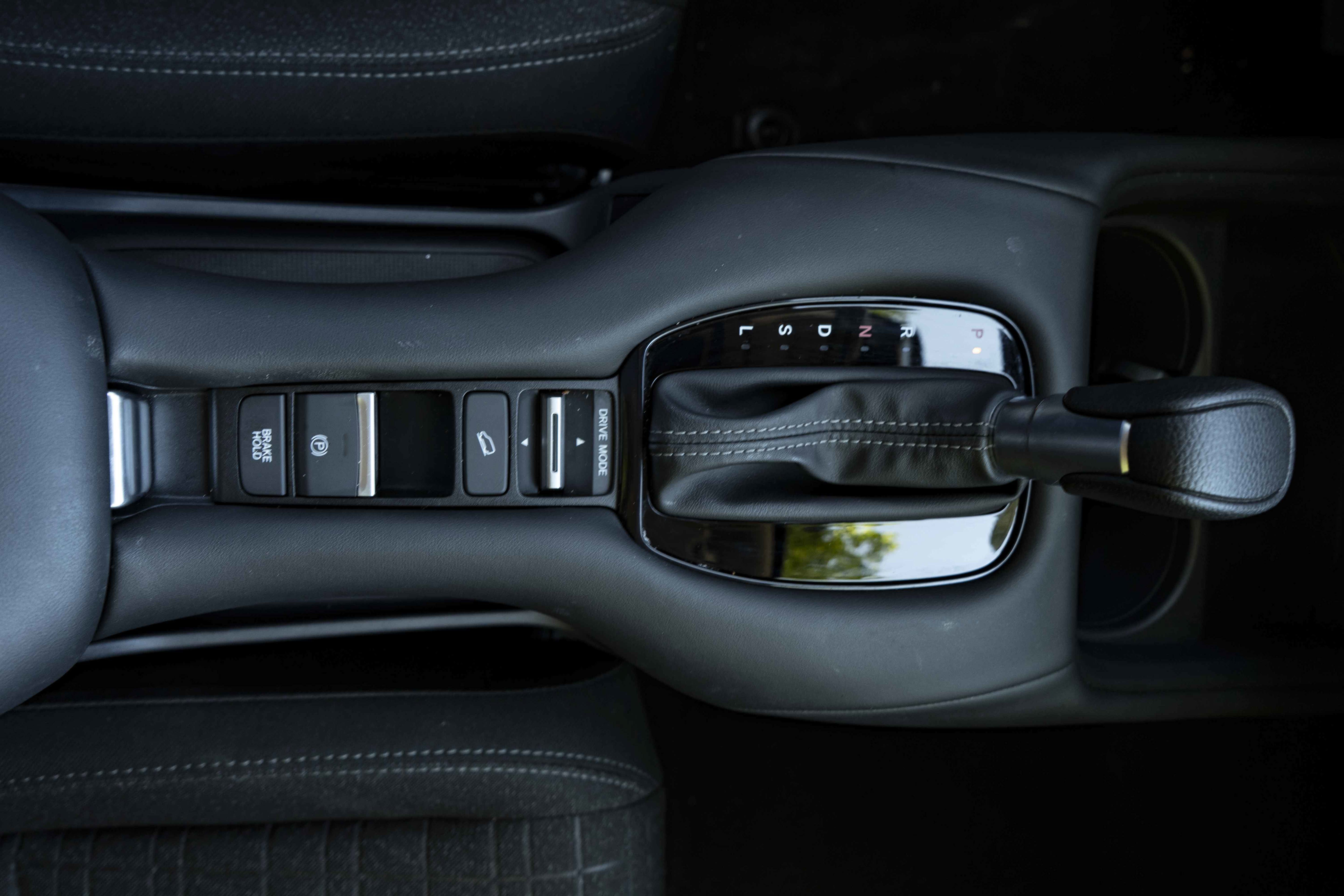 Certified 2025 Honda HR-V LX image 28