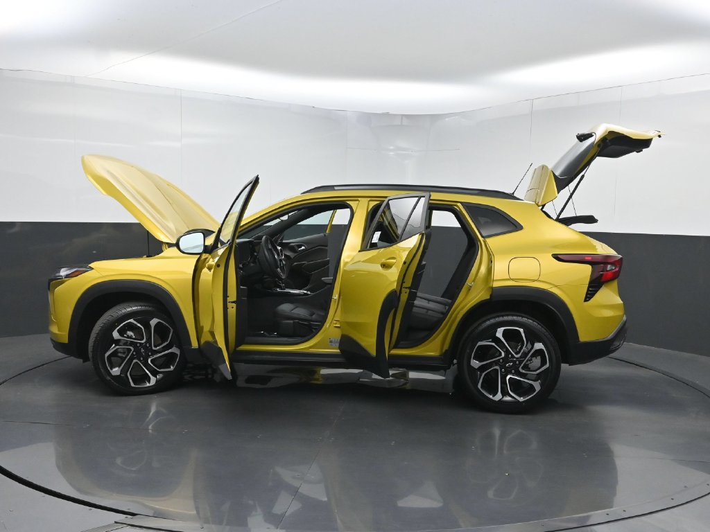 Used 2024 Chevrolet Trax RS FWD image 34
