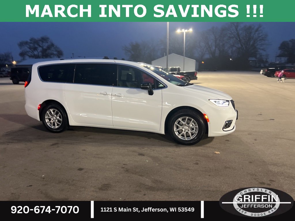 New 2026 Chrysler Pacifica Select image 7