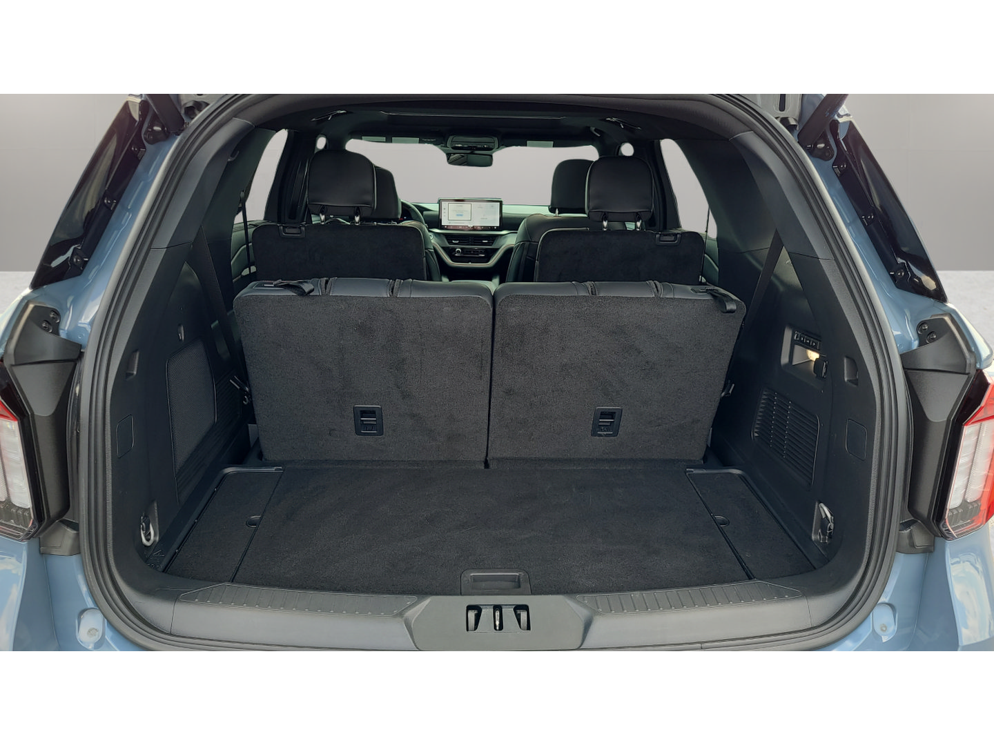 Used 2025 Ford Explorer ST AWD/4WD image 29