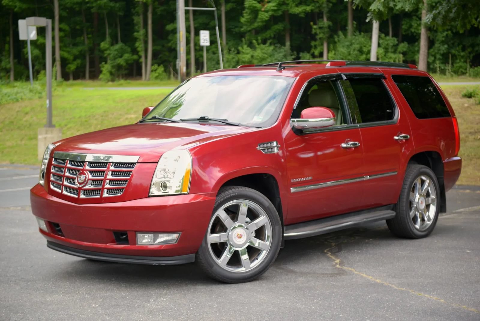 Used 2010 Cadillac Escalade Luxury AWD/4WD image 24