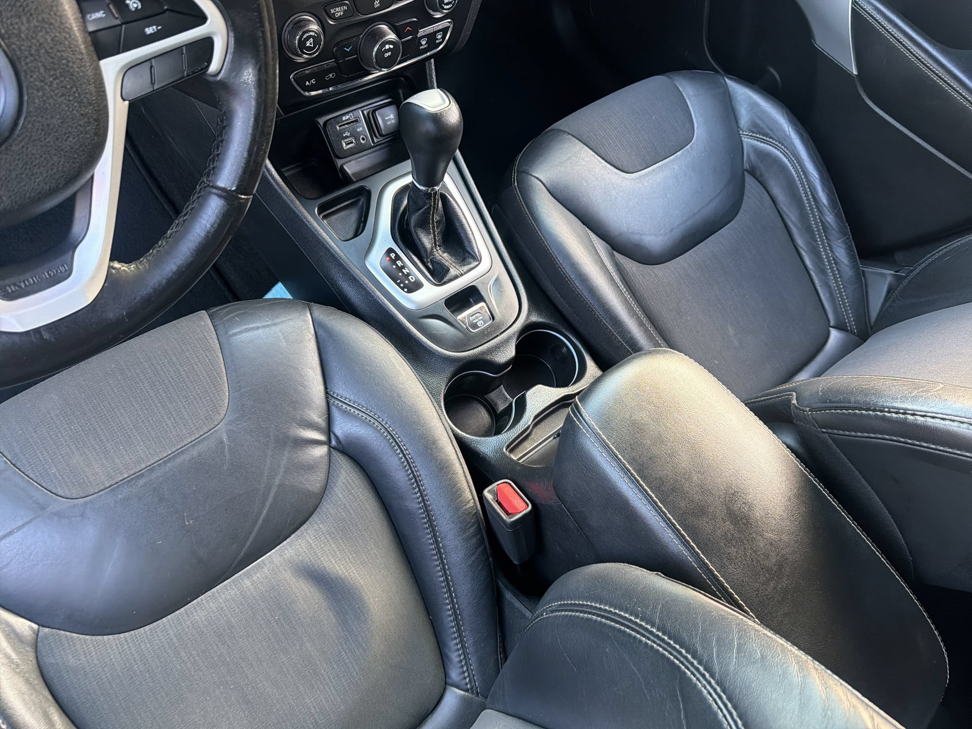 Used 2018 Jeep Cherokee Latitude Plus FWD image 20