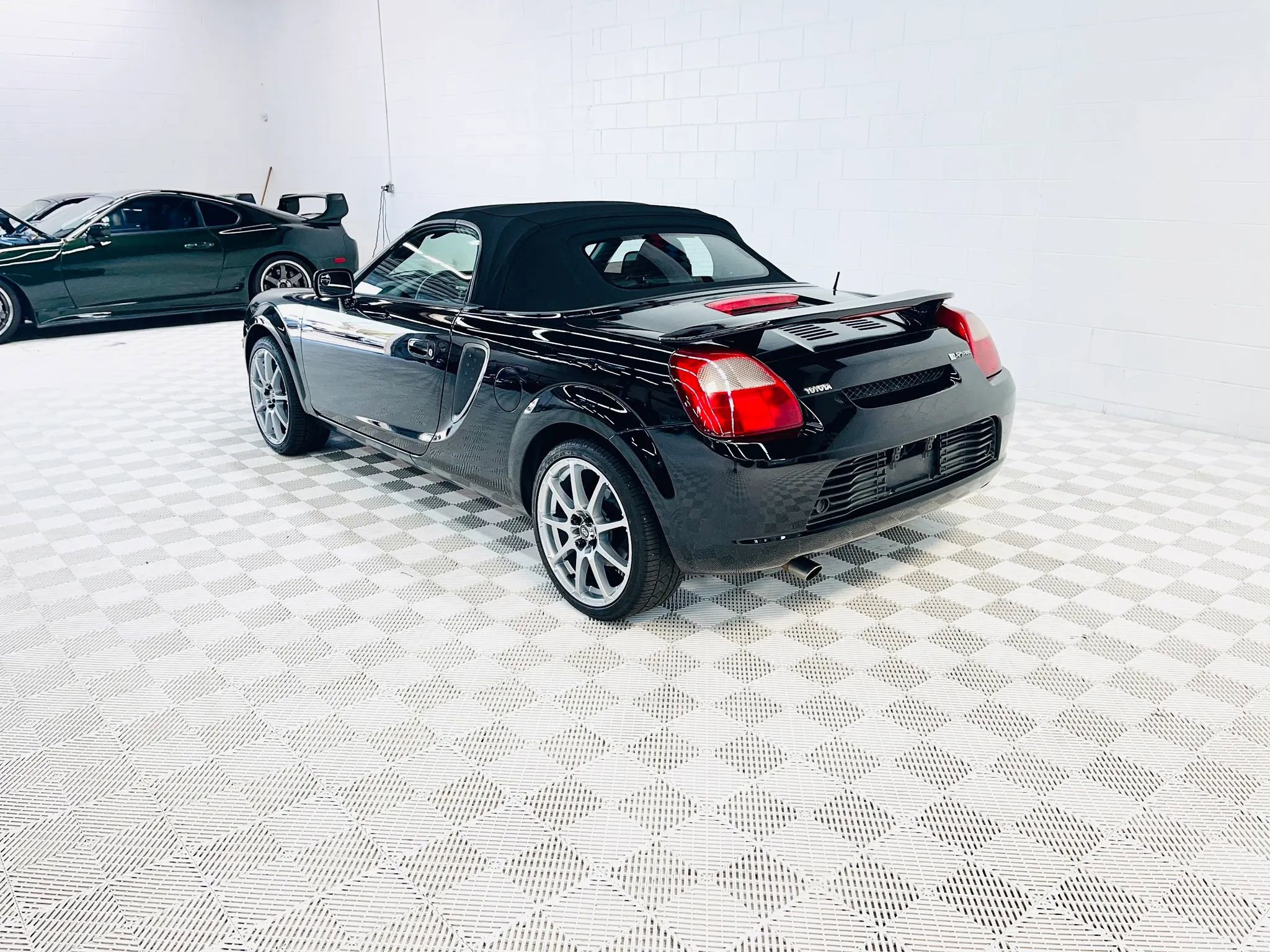 Used 2002 Toyota MR2 RWD image 7