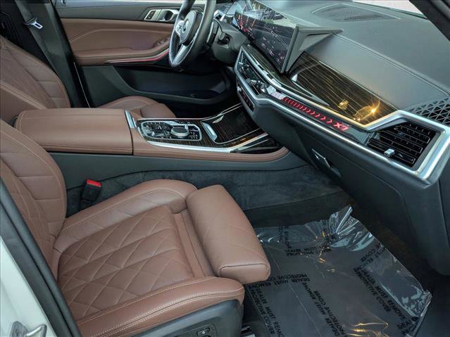 Used 2024 BMW X7 xDrive40i w/ M Sport Package AWD/4WD image 22